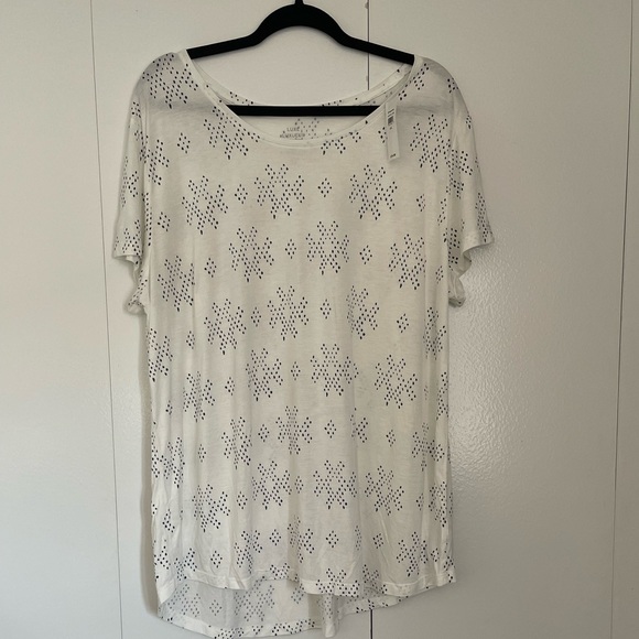 NWT gap factory luxe tshirt. White with deep, navy blue pattern. Super soft! XXL - Picture 14 of 16